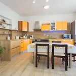 Maris-2 By Interhome شقة