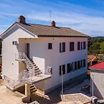Maris-2 By Interhome شقة بولا